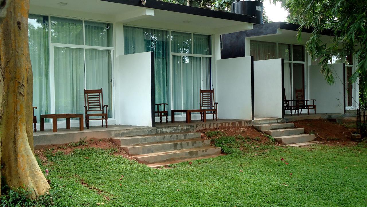 Bridge Hotel Negombo Kimbulapitiya Екстериор снимка