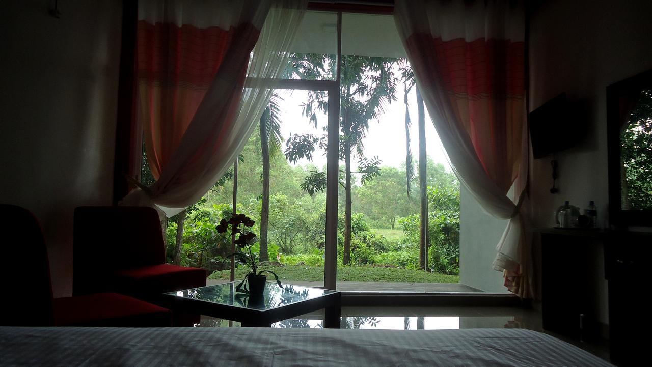 Bridge Hotel Negombo Kimbulapitiya Екстериор снимка