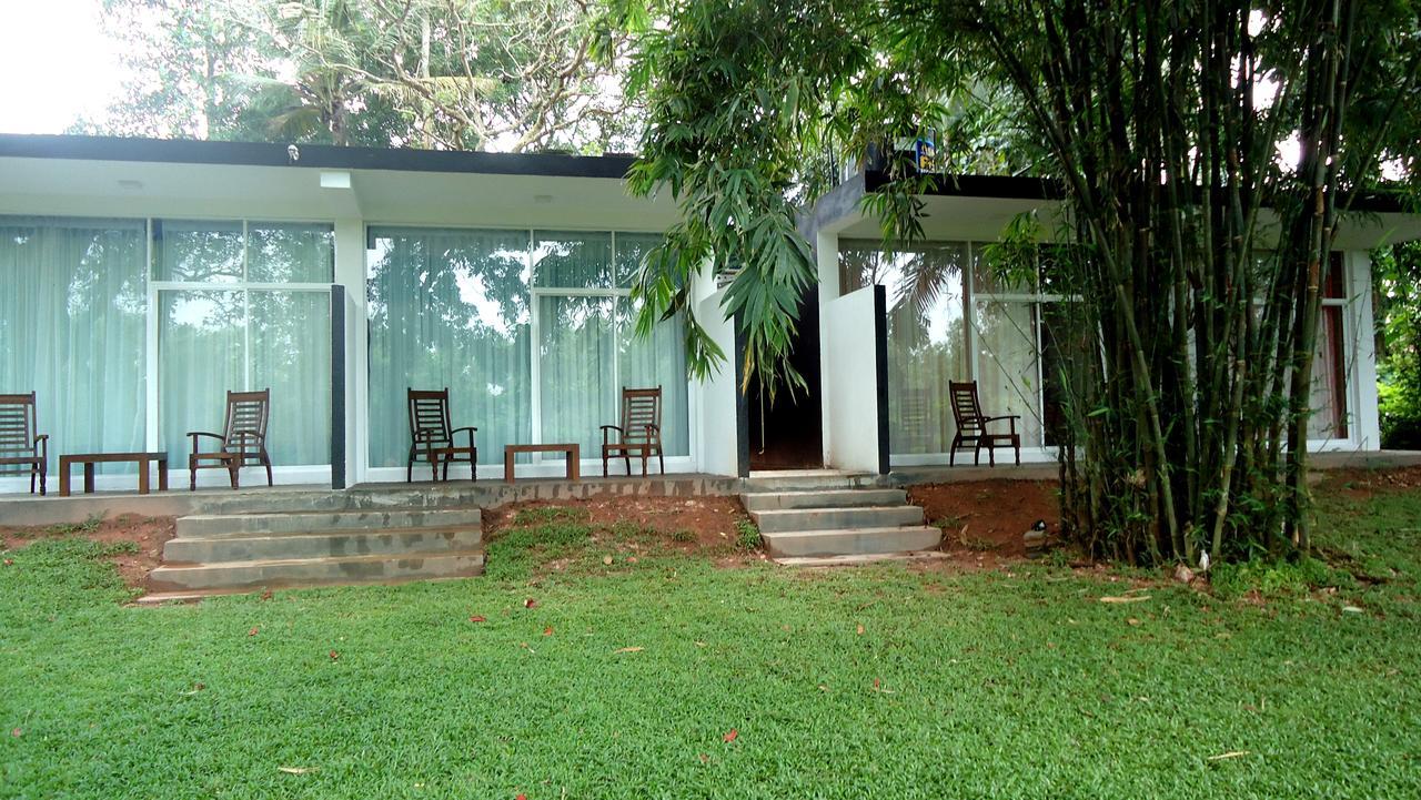 Bridge Hotel Negombo Kimbulapitiya Екстериор снимка