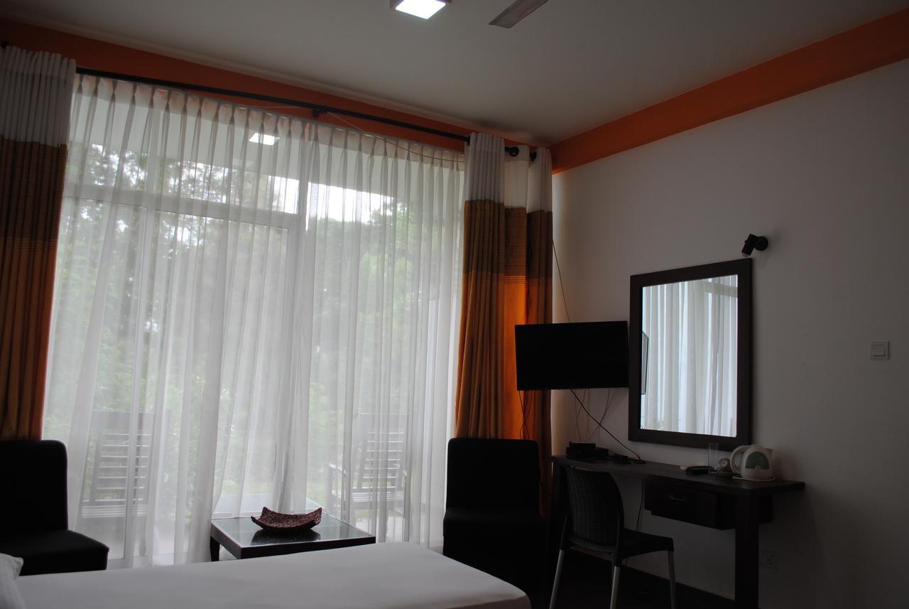Bridge Hotel Negombo Kimbulapitiya Стая снимка